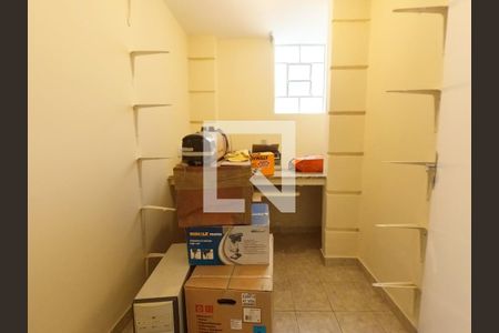 Casa à venda com 180m², 5 quartos e 2 vagas Casa à venda com 180m², 5 quartos e 2 vagasDepósito