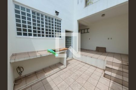 Casa à venda com 180m², 5 quartos e 2 vagas Casa à venda com 180m², 5 quartos e 2 vagasQuintal