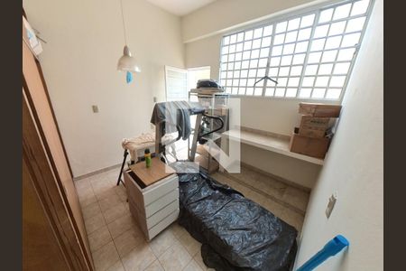 Casa à venda com 180m², 5 quartos e 2 vagas Casa à venda com 180m², 5 quartos e 2 vagasEscritório
