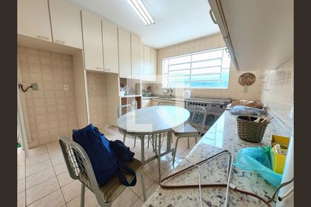 Casa à venda com 180m², 5 quartos e 2 vagas Casa à venda com 180m², 5 quartos e 2 vagasCozinha