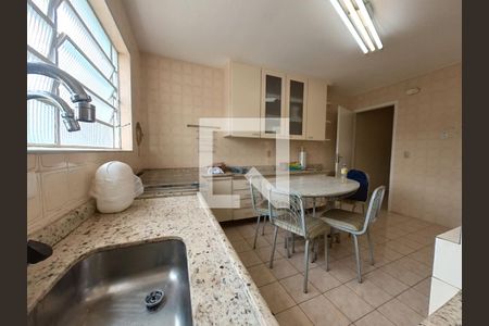 Casa à venda com 180m², 5 quartos e 2 vagas Casa à venda com 180m², 5 quartos e 2 vagasCozinha