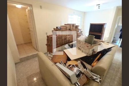 Casa à venda com 180m², 5 quartos e 2 vagas Casa à venda com 180m², 5 quartos e 2 vagasQuarto de Serviço