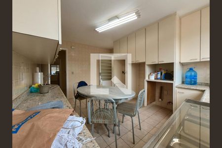 Casa à venda com 180m², 5 quartos e 2 vagas Casa à venda com 180m², 5 quartos e 2 vagasCozinha