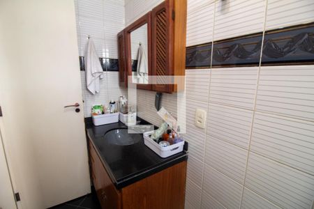 Apartamento à venda com 190m², 3 quartos e 3 vagas Apartamento à venda com 190m², 3 quartos e 3 vagasBanheiro da Suíte 2