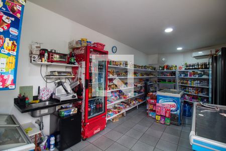 Apartamento à venda com 190m², 3 quartos e 3 vagas Apartamento à venda com 190m², 3 quartos e 3 vagasÁrea comum - Mercadinho