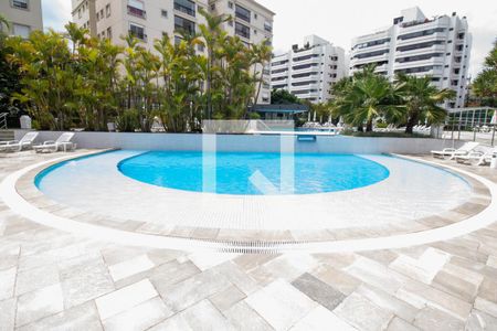 Apartamento à venda com 190m², 3 quartos e 3 vagas Apartamento à venda com 190m², 3 quartos e 3 vagasÁrea comum - Piscina Infantil