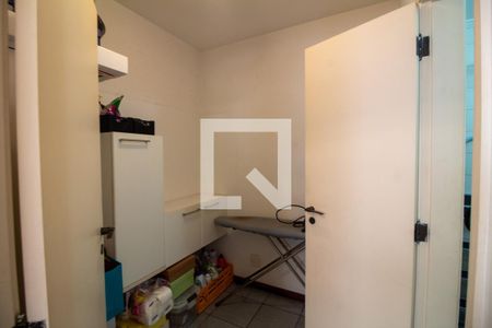 Apartamento à venda com 190m², 3 quartos e 3 vagas Apartamento à venda com 190m², 3 quartos e 3 vagasQuarto de Serviço