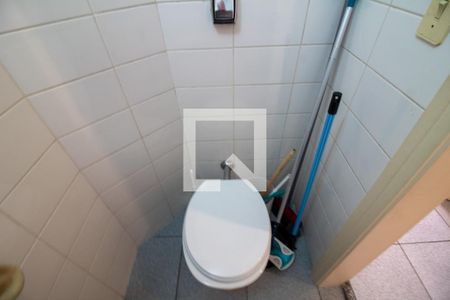 Apartamento à venda com 190m², 3 quartos e 3 vagas Apartamento à venda com 190m², 3 quartos e 3 vagasBanheiro de Serviço