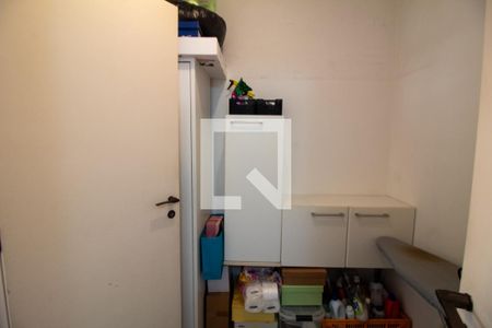 Apartamento à venda com 190m², 3 quartos e 3 vagas Apartamento à venda com 190m², 3 quartos e 3 vagasQuarto de Serviço