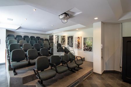 Apartamento à venda com 190m², 3 quartos e 3 vagas Apartamento à venda com 190m², 3 quartos e 3 vagasÁrea comum - Cinema