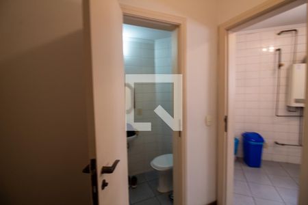 Apartamento à venda com 190m², 3 quartos e 3 vagas Apartamento à venda com 190m², 3 quartos e 3 vagasQuarto de Serviço