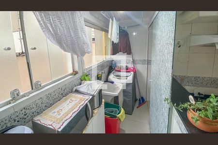 Apartamento à venda com 60m², 2 quartos e sem vaga Apartamento à venda com 60m², 2 quartos e sem vagaCozinha e Área de Serviço