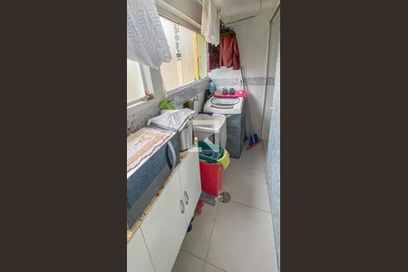 Apartamento à venda com 60m², 2 quartos e sem vaga Apartamento à venda com 60m², 2 quartos e sem vagaCozinha e Área de Serviço