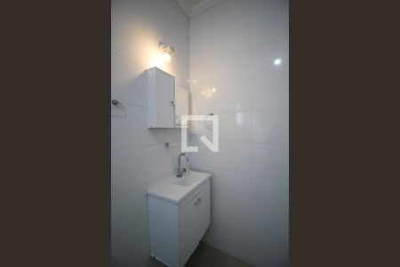 Banheiro da Suíte de casa de condomínio para alugar com 2 quartos, 70m² em Jardim Maria Eugenia, Sorocaba