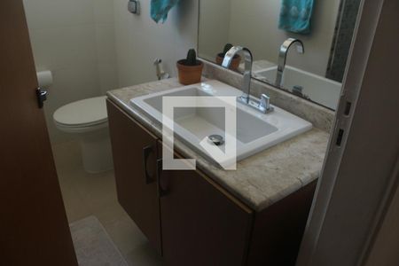 Casa à venda com 156m², 3 quartos e 2 vagasBanheiro