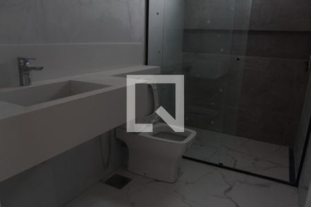 Casa à venda com 360m², 5 quartos e 4 vagasbanheiro da suite 01