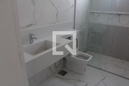 Casa à venda com 360m², 5 quartos e 4 vagasbanheiro da suite 03