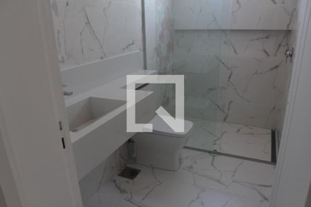 Casa à venda com 360m², 5 quartos e 4 vagasbanheiro da suite 04