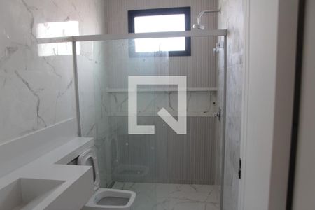 Casa à venda com 360m², 5 quartos e 4 vagasbanheiro da suite 03