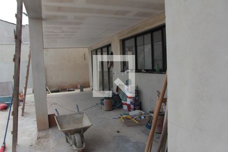 Casa à venda com 360m², 5 quartos e 4 vagasarea externa- piscina