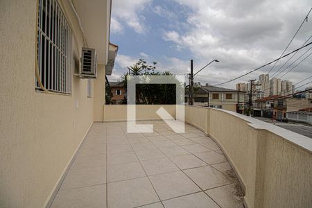 Casa à venda com 220m², 3 quartos e 3 vagas Casa à venda com 220m², 3 quartos e 3 vagasTerraço