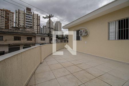 Casa à venda com 220m², 3 quartos e 3 vagas Casa à venda com 220m², 3 quartos e 3 vagasTerraço