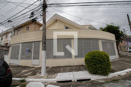 Casa à venda com 220m², 3 quartos e 3 vagas Casa à venda com 220m², 3 quartos e 3 vagasFachada