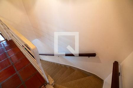 Casa à venda com 146m², 3 quartos e 2 vagasEscada