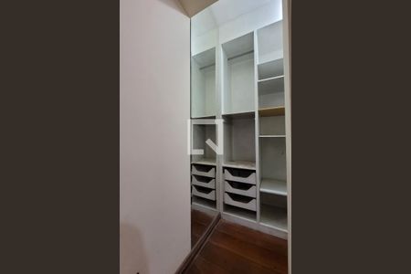 Casa à venda com 188m², 3 quartos e 3 vagasCloset