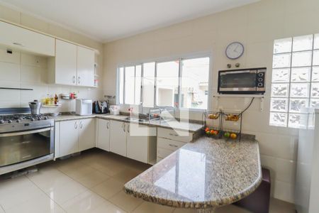 Casa à venda com 270m², 3 quartos e 4 vagas Casa à venda com 270m², 3 quartos e 4 vagasCozinha e Área de Serviço