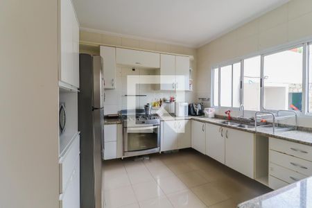 Casa à venda com 270m², 3 quartos e 4 vagas Casa à venda com 270m², 3 quartos e 4 vagasCozinha e Área de Serviço