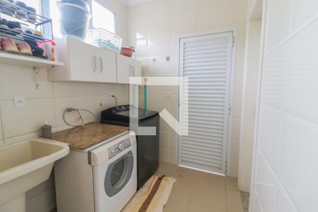 Casa à venda com 270m², 3 quartos e 4 vagas Casa à venda com 270m², 3 quartos e 4 vagasCozinha e Área de Serviço