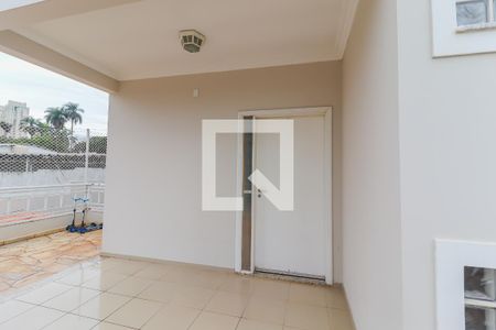 Casa à venda com 270m², 3 quartos e 4 vagas Casa à venda com 270m², 3 quartos e 4 vagasQuintal