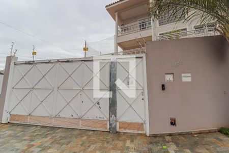 Casa à venda com 270m², 3 quartos e 4 vagas Casa à venda com 270m², 3 quartos e 4 vagasFachada