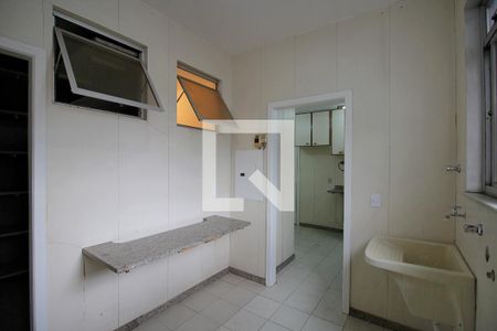 Casa à venda com 650m², 8 quartos e 10 vagas Casa à venda com 650m², 8 quartos e 10 vagasCasa 2 – Área de Serviço