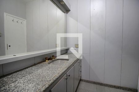 Casa à venda com 650m², 8 quartos e 10 vagasCasa 1 – Banheiro da Suite