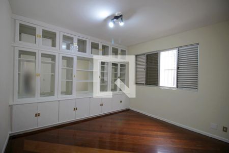 Casa à venda com 650m², 8 quartos e 10 vagas Casa à venda com 650m², 8 quartos e 10 vagasCasa 2 – Quarto 1