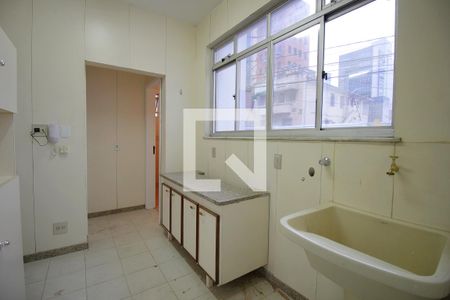 Casa à venda com 650m², 8 quartos e 10 vagasCasa 1 – Área de Serviço