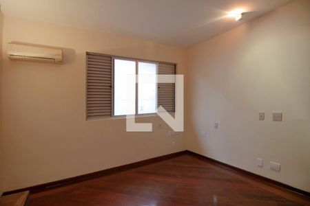 Casa à venda com 650m², 8 quartos e 10 vagasCasa 1 – Semi Suite 1