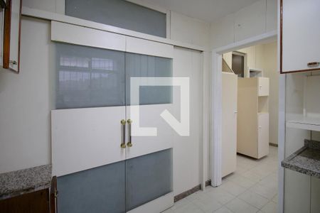 Casa à venda com 650m², 8 quartos e 10 vagasCasa 1 – Cozinha