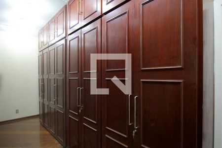 Casa à venda com 650m², 8 quartos e 10 vagasCasa 1 – Closet da Suite