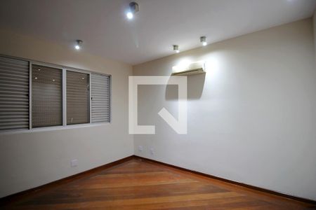 Casa à venda com 650m², 8 quartos e 10 vagasCasa 1 – Quarto 1