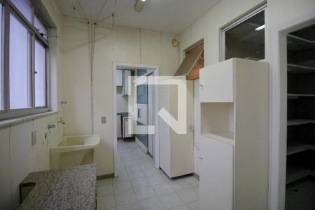 Casa à venda com 650m², 8 quartos e 10 vagasCasa 1 – Área de Serviço