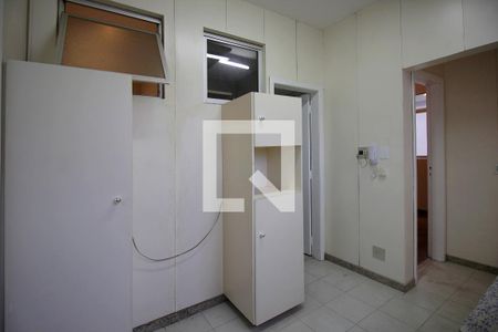 Casa à venda com 650m², 8 quartos e 10 vagasCasa 1 – Área de Serviço