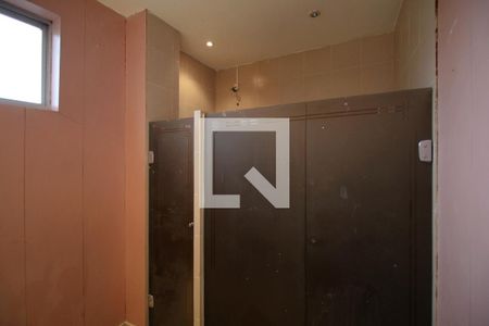 Casa à venda com 650m², 8 quartos e 10 vagasCasa 1 – Banheiro das Semi Suites