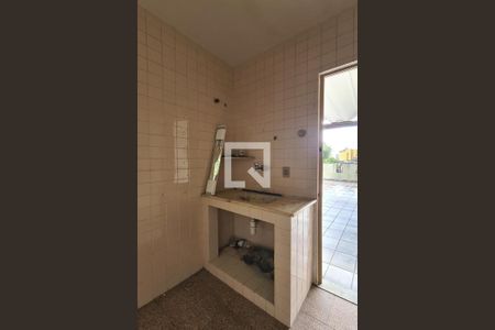 Casa de condomínio à venda com 300m², 5 quartos e 2 vagas Casa de condomínio à venda com 300m², 5 quartos e 2 vagasCozinha Terraço