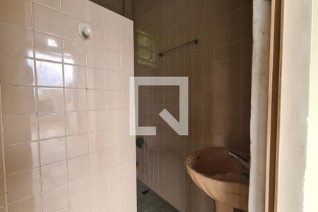 Casa de condomínio à venda com 300m², 5 quartos e 2 vagas Casa de condomínio à venda com 300m², 5 quartos e 2 vagasBanheiro de serviço