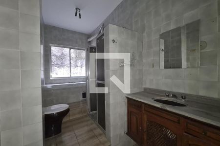 Casa de condomínio à venda com 300m², 5 quartos e 2 vagas Casa de condomínio à venda com 300m², 5 quartos e 2 vagasBanheiro Social