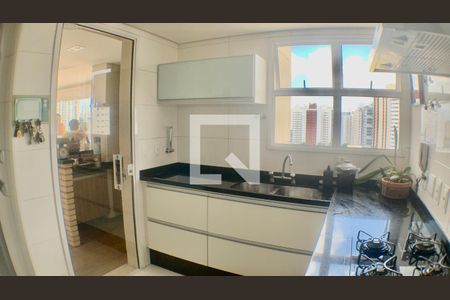 Apartamento à venda com 127m², 4 quartos e 2 vagasCozinha