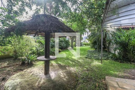 Casa à venda com 293m², 5 quartos e 5 vagas Casa à venda com 293m², 5 quartos e 5 vagasÁrea externa